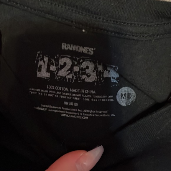 this is a comfy medium Ramones shirt - Picture 2 of 2